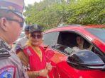 kena-razia-kendaraan-cewek-cantik-ini-tinggalkan-mobil-mewah-lamborghini-di-jalan.jpg
