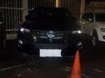 kendaraan-toyota-fortuner-yang-diamankan-petugas-kpk-ott-bakamla_20161215_153458.jpg