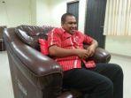 kepala-badan-penghubung-ntt-di-jakarta-drs-viktor-manek-msi.jpg