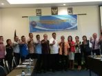 kepala-bnn-kota-kupang-foto-bersama-perwakilan-lembaga-swasta-yang-ada-di-kota-kupang_20180802_205140.jpg