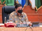 ketua-kpc-pen-airlangga-hartarto-saat-jumpa-pers-secara-daring.jpg