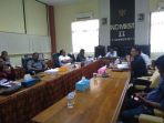 komisi-ii-dprd-ntt-sedang-membahas-ranperda-tentang-pariwisata-di-ntt_20180307_145155.jpg