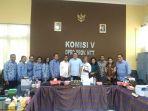 komisi-v-dprd-ntt-pose-dengan-manajemen-prof-wz-johannes-kupang.jpg