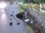 kondisi-drainase-di-jl-anggrek-kota-ende.jpg