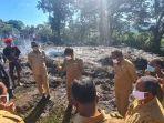 kornelius-kodi-mete-dan-rombongan-mengunjungi-kampung-umbu-koba.jpg