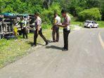 kronologi-dump-truck-terbalik-hingga-satu-penumpang-tewas-di-sumba-timur.jpg