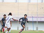 laga-persahabatan-antara-persipura-jayapura-versus-persita-tangerang-di.jpg