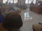 lima-karyawan-yang-diberhentikan-mengadu-ke-DPRD-Kabupaten-Belu-untuk-melakukan-pertemuan.jpg