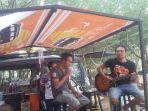 luar-biasa-putra-mantan-politisi-pdip-ntt-ini-ciptakan-terobosan-cafe-dan-bar-berjalan.jpg