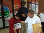m-rizkillah-alias-kiki-22-tersangka-yang-berprofesi-sebagai-satpol-pp-tertangkap_20180904_192643.jpg