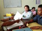 maria-dan-jericho-ikut-berburu-beasiswa-kuliah-di-pemda-sikka.jpg