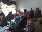 masyarakat-dari-kecamatan-nangapanda-bertemu-asisten-2-setda-ende-kosmas-nyo.jpg