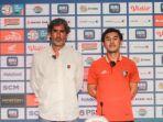 memberikan-motivasi-buat-skuad-asuhannya-menghadapi-Persija-Jakarta.jpg