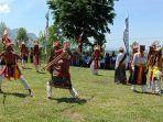 memeriahkan-hut-ke-13-pemkab-manggarai-timur-gelar-tarian-caci.jpg