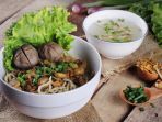 mie-yang-disajikan-di-waroenk-resto-and-cafe_20170919_102417.jpg