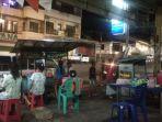 mobil-angkutan-umum-seruduk-gerobak-jualan-pedagang-di-kupang-tidak-ada-korban-jiwa.jpg