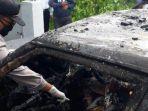 mobil-terbakar-polisi-melakukan-olah-tkp.jpg