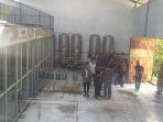 nampak-pansus-lkpj-sedang-meninjau-gedung-perusahaan-air-mineral.jpg