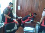 nampak-suasana-pengeledahan-dan-penyitaan-dokumen.jpg