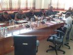 nampak-suasana-pertemuan-klarifikasi-camat-kuanfatu-bersama-pansus-lkpj.jpg
