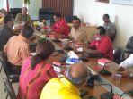 nampak-suasana-rapat-penanganan-virus-corona.jpg