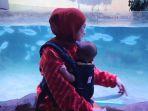 nathalie-holscher-ajak-baby-adzam-ke-jakarta-aquarium-tanpa-sule.jpg