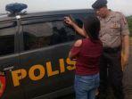 ns-janda-muda-saat-dijemput-polisi.jpg