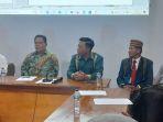panitia-dan-lp3kd-ntt-saat-memberikan-keterangan-pers.jpg