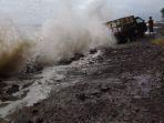 pantai-utara-di-desa-lewomada-kecamatan-talibura-sikka-yang.jpg