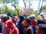 para-mahasiswa-dari-beberapa-kampus-di-kupang-yang-tergabung-dalam-badan-eksekutif-mahasiswa.jpg