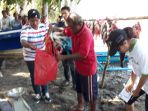 para-nelayan-peserta-lomba-membawa-pulang-ikan-hasil-tangkapan-mereka_20180812_121901.jpg