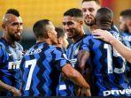 para-pemain-inter-milan-merayakan-gol-achraf-hakimi-ke-gawang-benevento.jpg