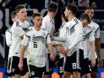 para-pemain-timnas-jerman-menyelamati-leon-goretzka-se.jpg