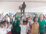 para-siswa-di-sdi-praipajurung.jpg