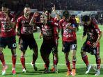 pemain-bali-united-rayakan-kemenangan-lawan-psis-semarang.jpg
