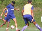 pemain-persipura-ok-de-saat-menjalani-latihan-de.jpg