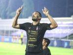 pemain-psis-wallace-costa-merayakan-gol.jpg