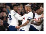 pemain-tottenham-hotspur-emerson-royal-merayakan-kemenangan.jpg