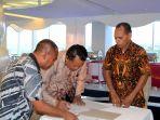 penanda-tanganan-bersama-kepala-kantor-sar-kelas-b-maumere.jpg