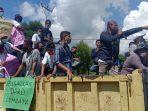 pendemo-ajak-dprd-lembata-supaya-berwibawa-di-depan-pemerintah.jpg