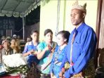 pendeta-zippo-pinang-gadis-soe_20171026_191632.jpg