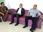 pengacara-senior-filipus-fernandez-sh-dan-mantan-sekda-tts-salmun-tabun-kanan_20170926_133756.jpg