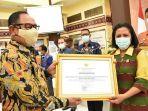 penghargaan-kepada-kepala-kantor-wilayah-kemenkumham-ntt.jpg