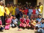 pengurus-golkar-dan-siswa-slb-nunumea_20171219_125811.jpg