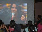 penonton-di-kupang-histeris-inggid-nyanyi-sambil-tatap-mata-ariel-noah.jpg