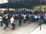 pentas-seni-oleh-peserta-yang-mengikuti-lomba-kreatifitas-mahasiswa-di-halaman-kampus-fkip-ptk_20181027_182624.jpg
