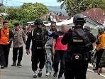 personel-gabungan-polres-manggarai-barat-saat-mengamankan-terduga.jpg