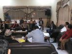 pertemuan-penyelesaian-tapal-batas-manggarai-timur-dan-ngada-di-rujab-bupati-manggarai-ruteng_20181004_165610.jpg