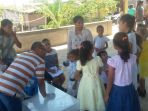 petugas-kesehatan-dari-puskesmas-tarus-ketika-memberikan-pelayanan-rm_20181007_102423.jpg