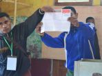 petugas-pps-sedang-melakukan-perhitungan-suara-dalam-pelaksanaan-pilkada-tts_20180702_190558.jpg